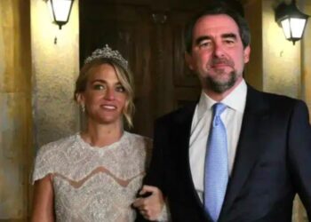 Παντρεύτηκαν Νικόλαος Ντε Γκρες και Χρυσή Βαρδινογιάννη: Η έξοδος του ζευγαριού από τον Ιερό Ναό