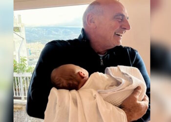 Ο Γιώργος Βουλγαράκης έγινε για πρώτη φορά παππούς – Η αγκαλιά με το νεογέννητο εγγόνι του