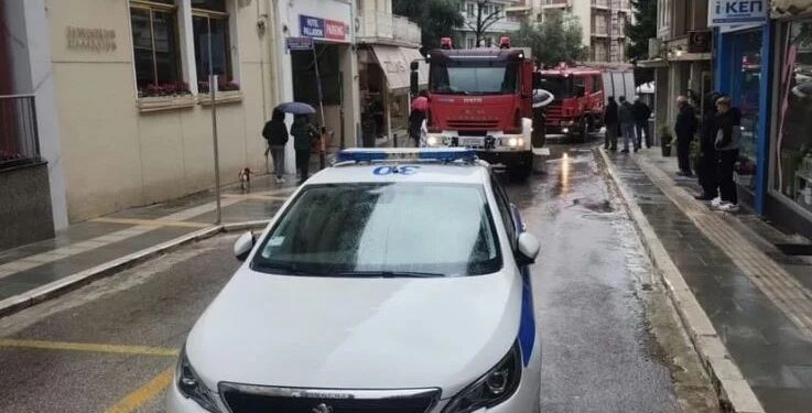 Alldaynews.gr Ανασύρθηκε η γυναίκα που έπεσε σε φωταγωγό ξενοδοχείου – Έχει τις αισθήσεις της (φωτο)