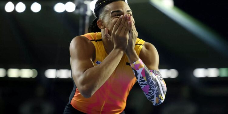 Alldaynews.gr Ασύλληπτος Εμμανουήλ Καραλής! Πέρασε τα 5.94μ. και κατέρριψε για τρίτη συνεχόμενη φορά το πανελλήνιο ρεκόρ (video)