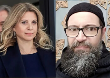 Νέο χυδαίο κρεσέντο ιερεά εναντίον Καρυστιανού: «Προκλητική και θρασύτατη ξανθιά, εδώ ο κόσμος χάνεται και η κυρία αυτή… χτενίζεται!»