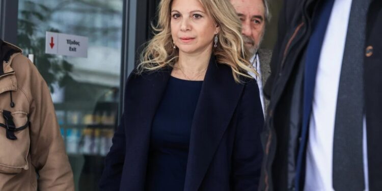 Alldaynews.gr Τέμπη: Η Μαρία Καρυστιανού κατέθεσε μήνυση κατά του Ειδικού Εφέτη Ανακριτή Σωτήρη Μπακαΐμη