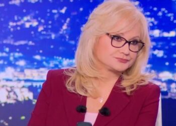 Alldaynews.gr Φως στο Τούνελ: Πώς η Νικολούλη «στρίμωξε» τη σύντροφο του Κώστα Σιαμήτρα οδηγώντας στην ομολογία – Η συνέντευξη και οι αντιφάσεις σε live μετάδοση