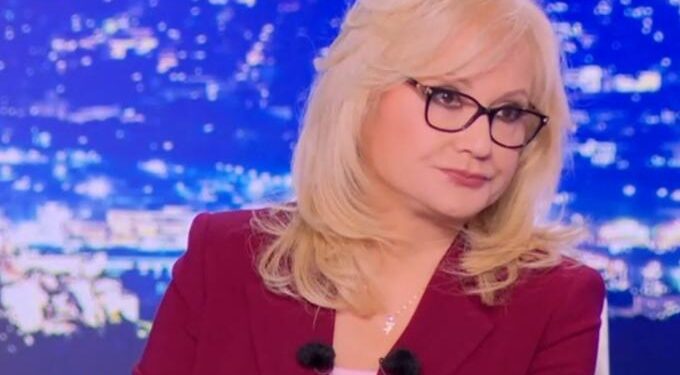Alldaynews.gr Φως στο Τούνελ: Πώς η Νικολούλη «στρίμωξε» τη σύντροφο του Κώστα Σιαμήτρα οδηγώντας στην ομολογία – Η συνέντευξη και οι αντιφάσεις σε live μετάδοση