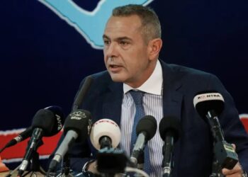 Χαμός στη δίκη του Πάνου Καμμένου με μάρτυρα κατηγορίας τον Νίκο Κοτζιά: Απειλές, καταγγελίες και παρέμβαση της αστυνομίας