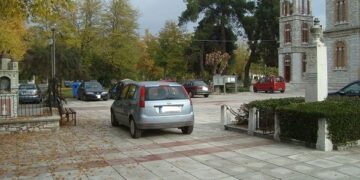 Άγριος καβγάς και ξύλο για μια θέση πάρκινγκ έξω από μονή