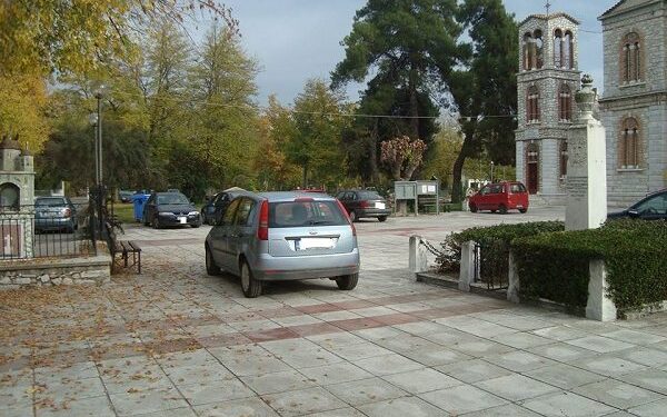 Άγριος καβγάς και ξύλο για μια θέση πάρκινγκ έξω από μονή