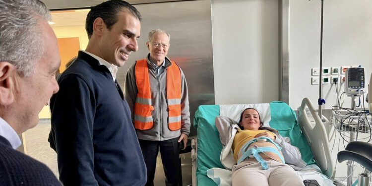 Alldaynews.gr Σαντορίνη: Γέννησε κοριτσάκι εν μέσω σεισμών