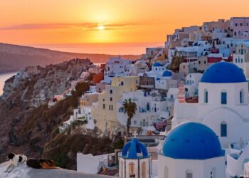 Σαντορίνη: Πέφτουν οι τιμές των ακινήτων – Εκπτώσεις δεκάδων χιλιάδων ευρώ