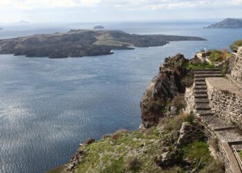 Νέα «βόμβα» από Συνολάκη: «Δεν αποκλείεται να γίνει μία μικρή έκρηξη του ηφαιστείου στη Σαντορίνη» – Ποια τα τρία σενάρια