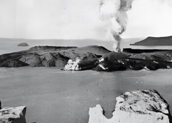 Η έκρηξη στο ηφαίστειο της Σαντορίνης πριν από 100 χρόνια: Τι έχει καταγραφεί σε βίντεο