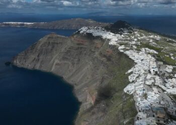 Σεισμός στη Σαντορίνη: Δυο σεισμοί άνω των 4 Ρίχτερ το βράδυ – Ανησυχία για την εδαφική παραμόρφωση στην Σαντορίνη