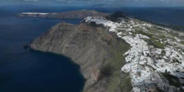 Σεισμός στη Σαντορίνη: Δυο σεισμοί άνω των 4 Ρίχτερ το βράδυ – Ανησυχία για την εδαφική παραμόρφωση στην Σαντορίνη