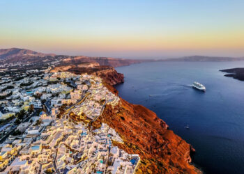 Νέα «βόμβα» από Συνολάκη: «Δεν αποκλείεται να γίνει μία μικρή έκρηξη του ηφαιστείου στη Σαντορίνη» – Ποια τα τρία σενάρια