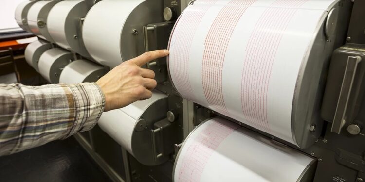 Alldaynews.gr Καραστάθης για σεισμική δραστηριότητα στις Κυκλάδες: Μέσα σε τρεις ημέρες έχουν σημειωθεί 39 σεισμοί πάνω από 4 Ρίχτερ