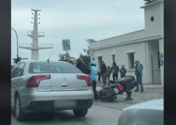 Alldaynews.gr Άγριο επεισόδιο με ΙΧ και ντελιβερά – Δείτε το βίντεο