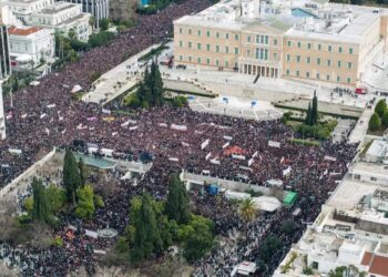 Alldaynews.gr «Γιατί ο Αρκάς δεν λέει τίποτα για τα Τέμπη, ενώ για το Μάτι μιλούσε;» – Η απάντηση του σκιτσογράφου