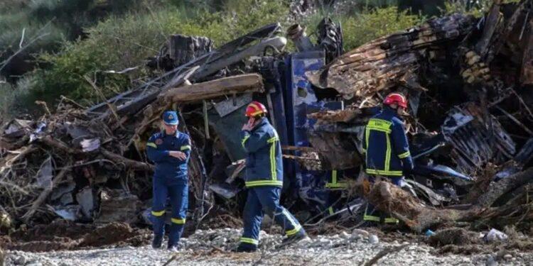 Τέμπη: Φρικιαστικά ντοκουμέντα από τα μπάζα – «Ενωμένο κινητό, λίπος, τζάμια και τριχωτό κεφαλής»