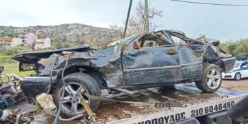 Alldaynews.gr Τραγωδία: Σφοδρό τροχαίο νωρίς το πρωί με έναν 15χρονο νεκρό – Σμπαράλια το αυτοκίνητο (φωτο)