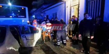 ΕΚΤΑΚΤΟ: Σφοδρό τροχαίο – ΙΧ παρέσυρε μηχανή και καρφώθηκε σε λεωφορείο (φωτο)