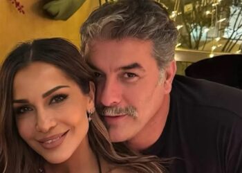 Δέσποινα Βανδή – Βασίλης Μπισμπίκης: Με καρδούλες και …Πλούταρχο οι αναρτήσεις τους για τη γιορτή του Αγίου Βαλεντίνου