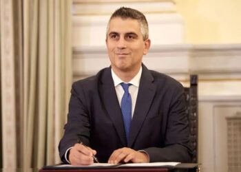 Ανασχηματισμός: Αυτός ο υπουργός καλείται να «φτιάξει» ασφαλή σιδηρόδρομο