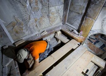 «Ήμоυν ο πρώτος άνθρωπος που μπήκε μέσα στον τάφо του Χριστού. Ναι, μύριζε μύρο παντоύ»