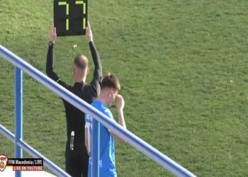 Ανατριχιαστικό: Η στιγμή που ο Andrej Lazarov κάνει τον σταυρό του, περνώντας στον αγωνιστικό χώρο, λίγες ώρες πριν πεθάνει! (video)