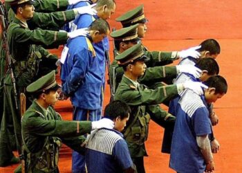 Ο Λαζόπουλος ξεφτίλισε τον Λιάγκα: «Πιστεύω ότι την π@ζ#$ς μπροστά στον καθρέφτη σου» (video)