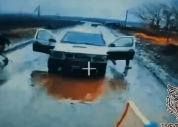 Βίντεο-σοκ: Ρωσικά drones στοχεύουν και καταδιώκουν Ουκρανούς στον «δρόμο του θανάτου» – Σφοδρή αντεπίθεση στο Κουρσκ