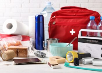 Alldaynews.gr Αυτές είναι οι προμήθειες επιβίωσης σε περίπτωση πολέμου που προτείνει η Κομισιόν: Νερό, κονσέρβες, φάρμακα και είδη προσωπικής φροντίδας