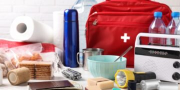 Αυτές είναι οι προμήθειες επιβίωσης σε περίπτωση πολέμου που προτείνει η Κομισιόν: Νερό, κονσέρβες, φάρμακα και είδη προσωπικής φροντίδας