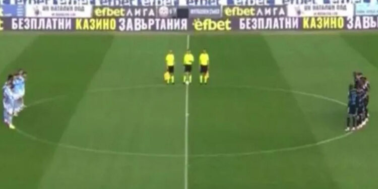 Alldaynews.gr Τρομερή γκάφα: Κράτησαν ενός λεπτού σιγή για άνθρωπο που… ζούσε (video)