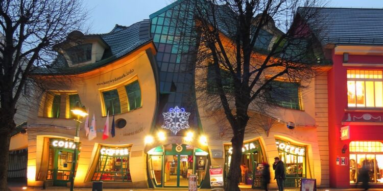 Αυτό είναι το πιο «στραβό» σπίτι στον κόσμο: Είναι όντως έτσι ή μας ξεγελούν τα μάτια μας;