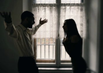 Κρήτη: Ενδοοικογενειακό επεισόδιο σε… live μετάδοση – Φίλη που παρακολουθούσε το live πήρε την Αστυνομία