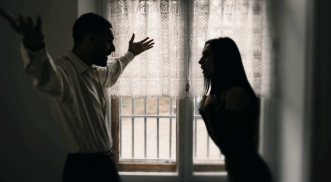 Κρήτη: Ενδοοικογενειακό επεισόδιο σε… live μετάδοση – Φίλη που παρακολουθούσε το live πήρε την Αστυνομία