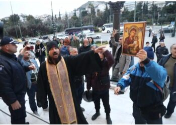 Alldaynews.gr Επεισόδια τώρα στην Εθνική Πινακοθήκη από φανατικούς ορθόδοξους