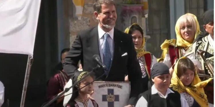 Υποδέχτηκαν με τιμές τον Παύλο Ντε Γκρες στην Μάνη: «Οι τίτλοι δεν πεθαίνουν – Υποδέχομαι τον πρίγκιπα»