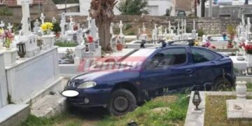 Alldaynews.gr Αυτοκίνητο κατέληξε μέσα σε νεκροταφείο – Πολλές ζημιές σε μνήματα