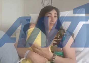«Το παιδί βγαίνει, βλέπω το κεφάλι» – Συγκλονιστική μαρτυρία της λεχώνας που την ξεγέννησε ο σύζυγός της στο αυτοκίνητο