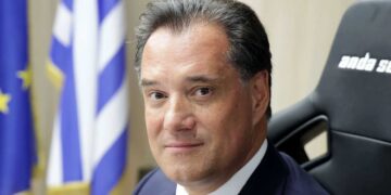 Άδωνις Γεωργιάδης: «Αν έχει κάποιος 200 εupώ το μήνα, μπορεί να επιβιώνει»
