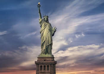 Γάλλος ευρωβουλευτής ζητάει πίσω το Άγαλμα της Ελευθερίας