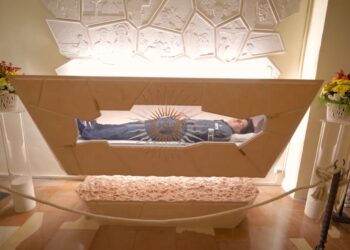 Ο «influencer του Θεού»: Τα θαύματα που οδήγησαν στην αγιοποίηση του 15χρονου – Συρρέουν πιστοί να δουν το άφθαρτο σώμα του