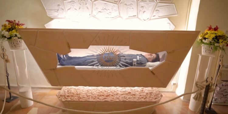 Ο «influencer του Θεού»: Τα θαύματα που οδήγησαν στην αγιοποίηση του 15χρονου – Συρρέουν πιστοί να δουν το άφθαρτο σώμα του