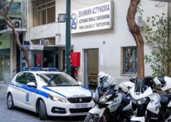 Alldaynews.gr Αιγύπτιος με χατζάρα απειλούσε να σφάξει αστυνομικούς στον Άγιο Παντελεήμονα –  «Στην πλατεία κάνω κουμάντο εγώ»