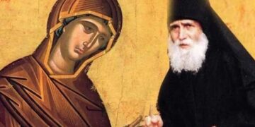 «Τρέμει» η γη από την προφητεία του Αγίου Παϊσίου: «Όποιος στα χέρια του κρατεί λουλούδια για την Παναγία…»