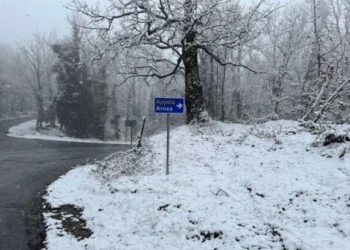 ΕΚΤΑΚΤΟ: Χιονίζει στα κεντρικά και βόρεια – Εντυπωσιακές φωτογραφίες και βίντεο