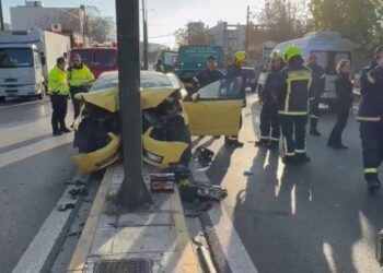 Σοκαριστικές εικόνες: Ταξί «καρφώθηκε» σε κολόνα – Νεκρός ο οδηγός, σε κρίσιμη κατάσταση η επιβάτης (video)