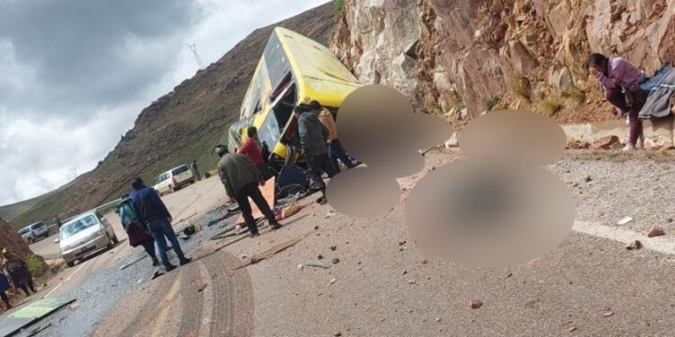 Alldaynews.gr Τραγωδία: Τουλάχιστον 13 νεκροί και 20 τραυματίες σε τροχαίο με λεωφορείο (video)