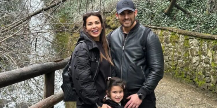 Ελένη Χατζίδου – Ετεοκλής Παύλου: Πέταξαν χαρταετό για την Καθαρά Δευτέρα με την κόρη τους